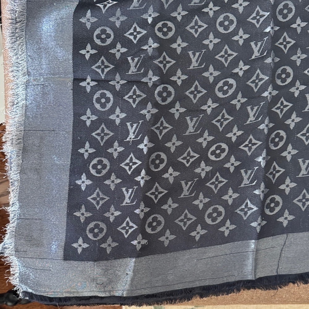 Louis Vuitton Black and Gray Monogram Scarf - Picture 4 of 6
